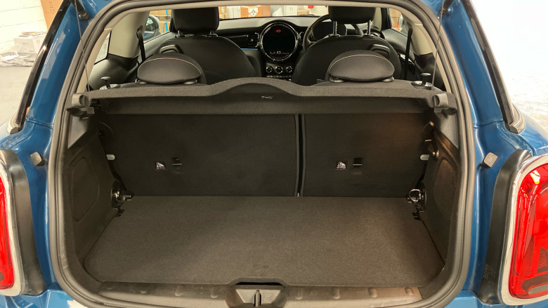 MINI Hatchback 1.5 Cooper Classic 3dr Auto Petrol Hatchback